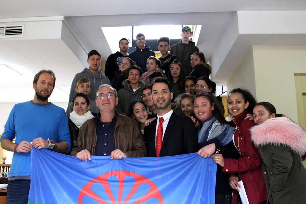 izado-bandera-día-pueblo-gitano-(57)_p