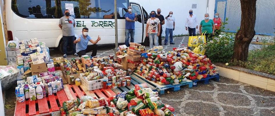 Recogida alimentos cabalgata en Valdomina (41)