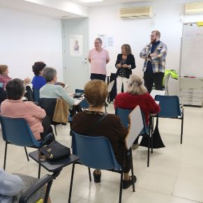 taller de radio mayores 15 11 2023 (4)