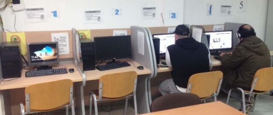 Ordenadores en Biblioteca (03-02-2017) (1)